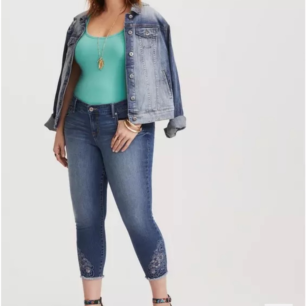 Torrid  Crop Classic Skinny Jean - Vintage Stretch
Medium Wash size 16